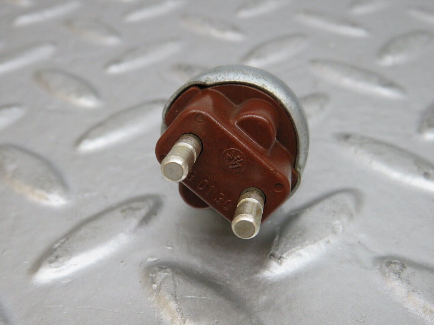 25431 Mercedes-Benz W123 200 Brake Light Contact Switch 190130