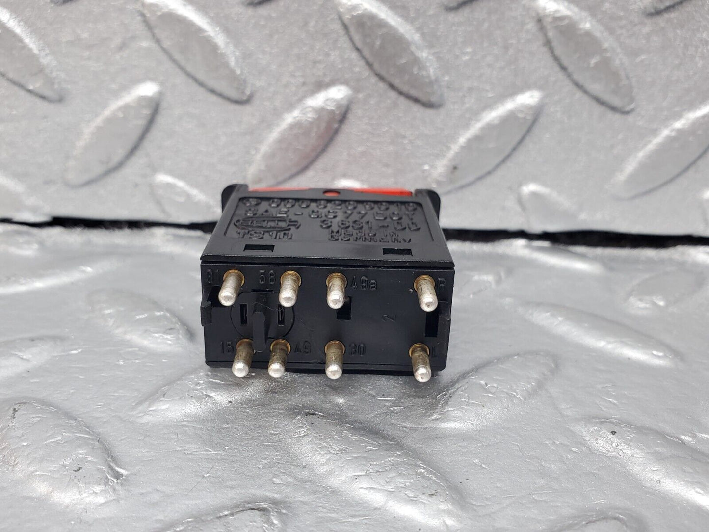 45664 Mercedes-Benz W126 420SE Hazard Warning Light Switch 0008209010