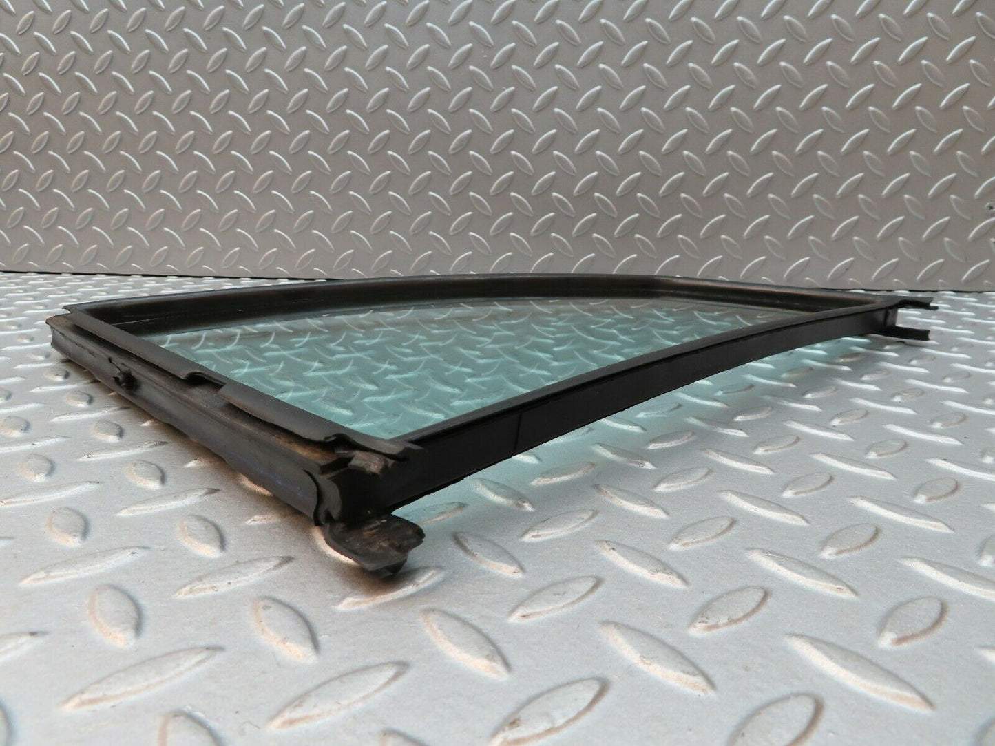 4057 Mercedes-Benz S123 200T Wagon Rear Right Door Glass