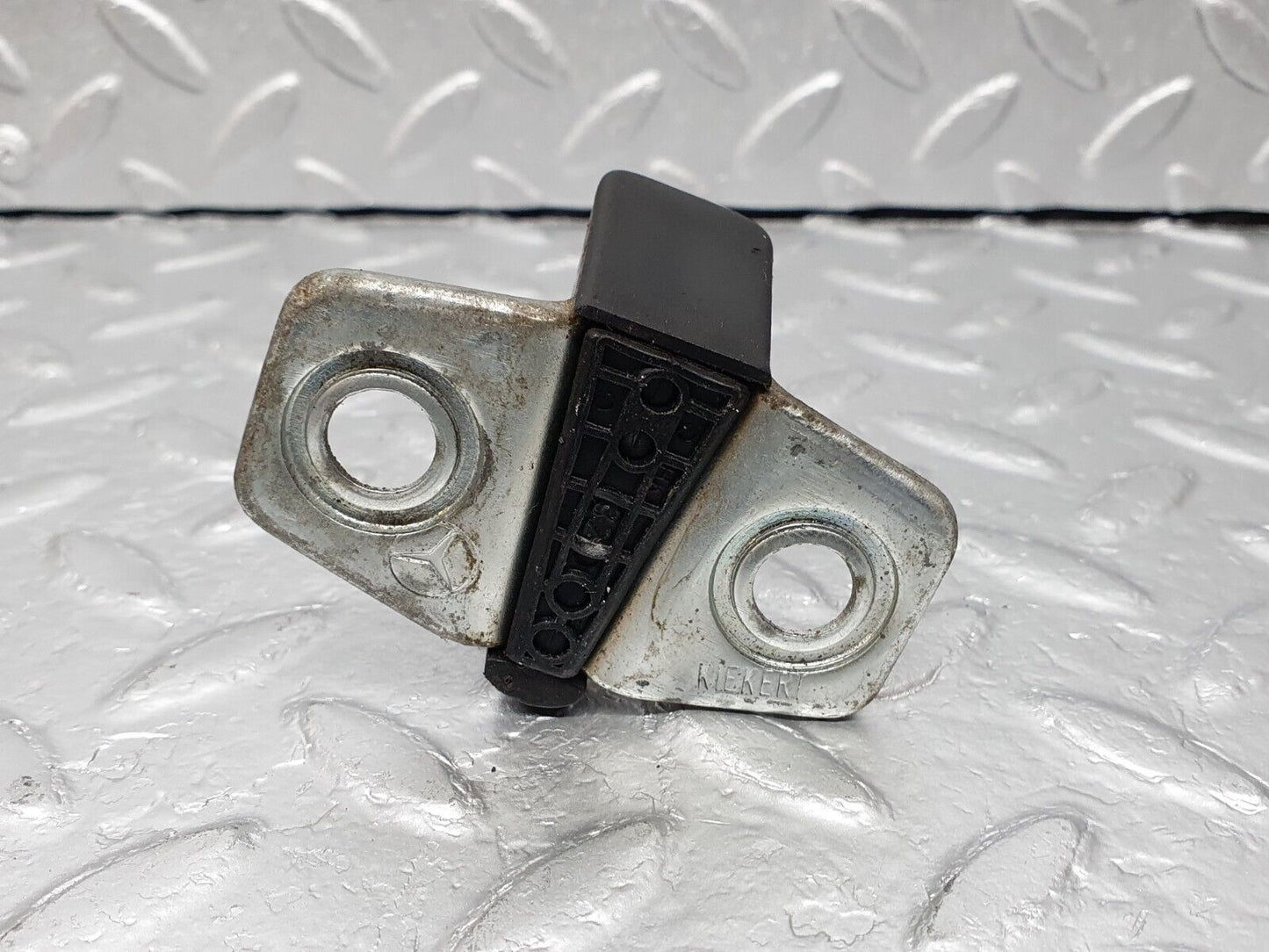 41692 Mercedes-Benz W124 200E Door Lock Latch