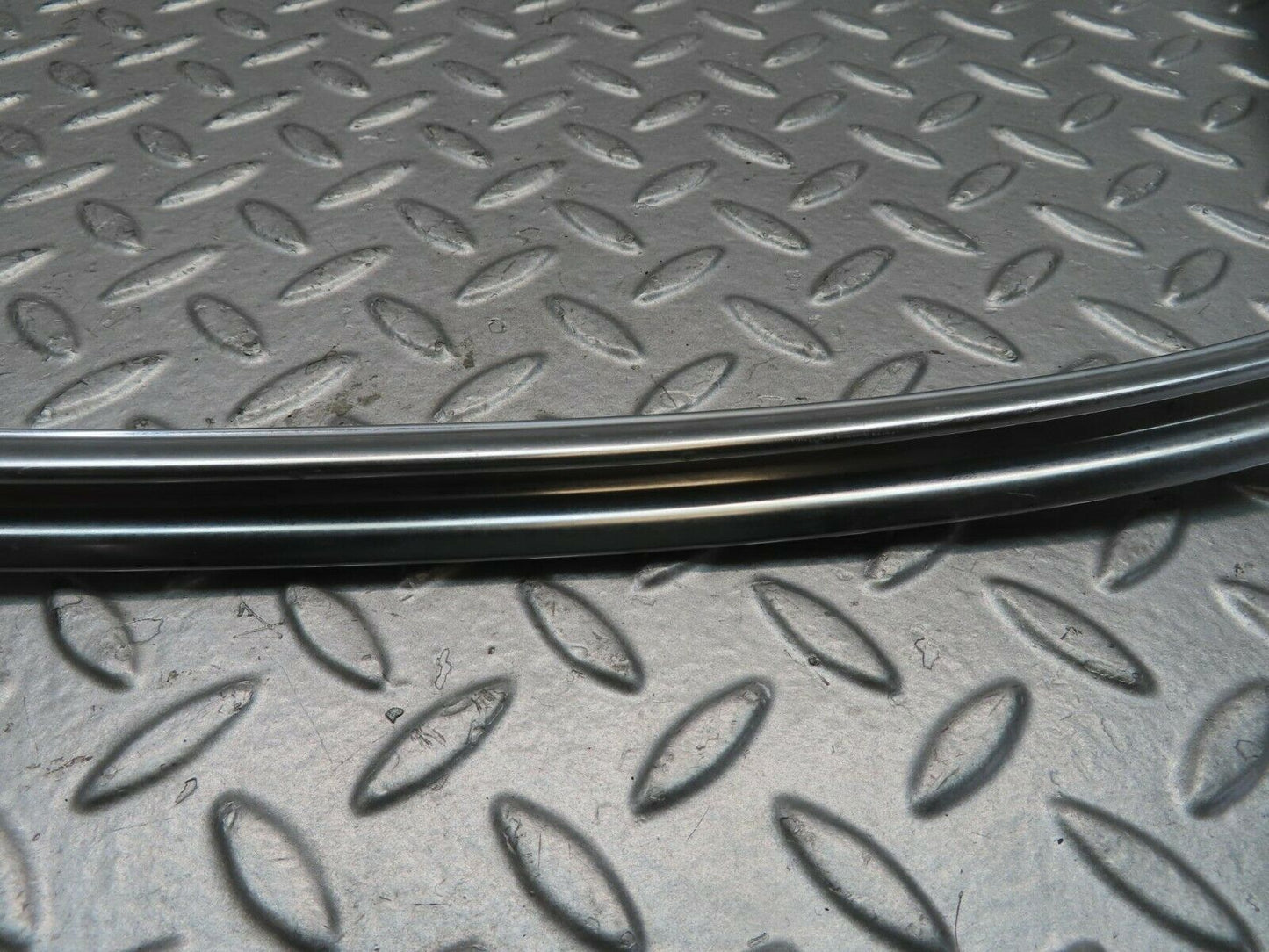11457 Mercedes-Benz C123 230CE Coupe Rear Windscreen Chrome Frame
