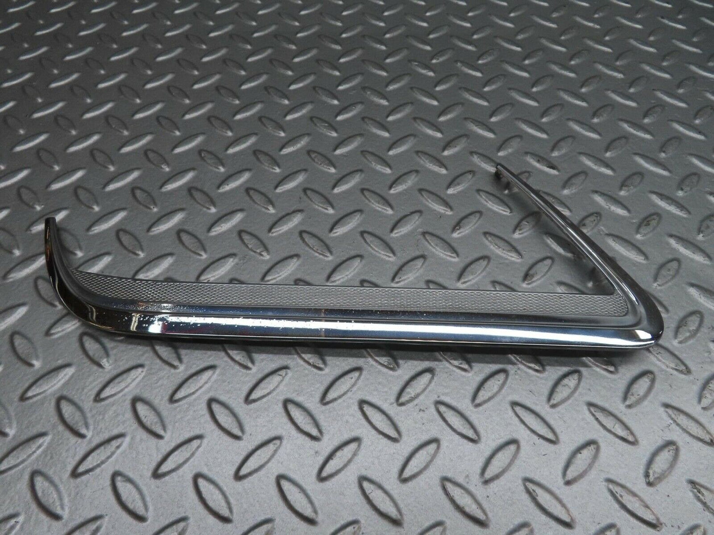 13069 Mercedes-Benz W111 220S C Pillar Chrome Trim Right Side 1116900489