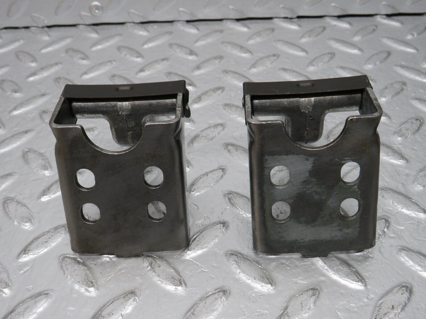 32556 Mercedes-Benz S124 300TE Wagon Rear Seat Hinge