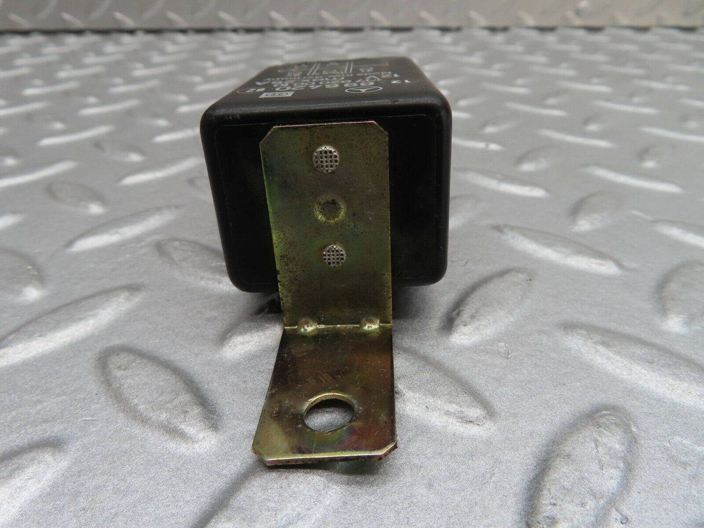 16122 Mercedes-Benz W123 280E Rear Heated Windscreen Relay 1078200010