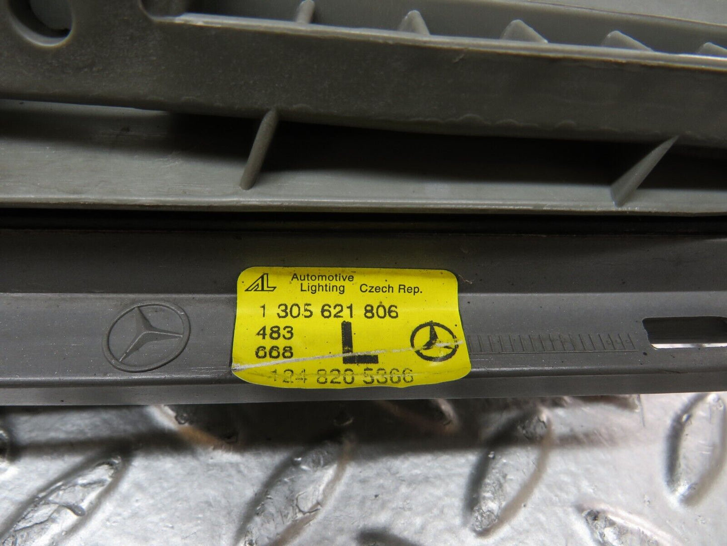 27760 Mercedes-Benz S124 300TE Wagon Headlight Bosch Left Side 1305621806