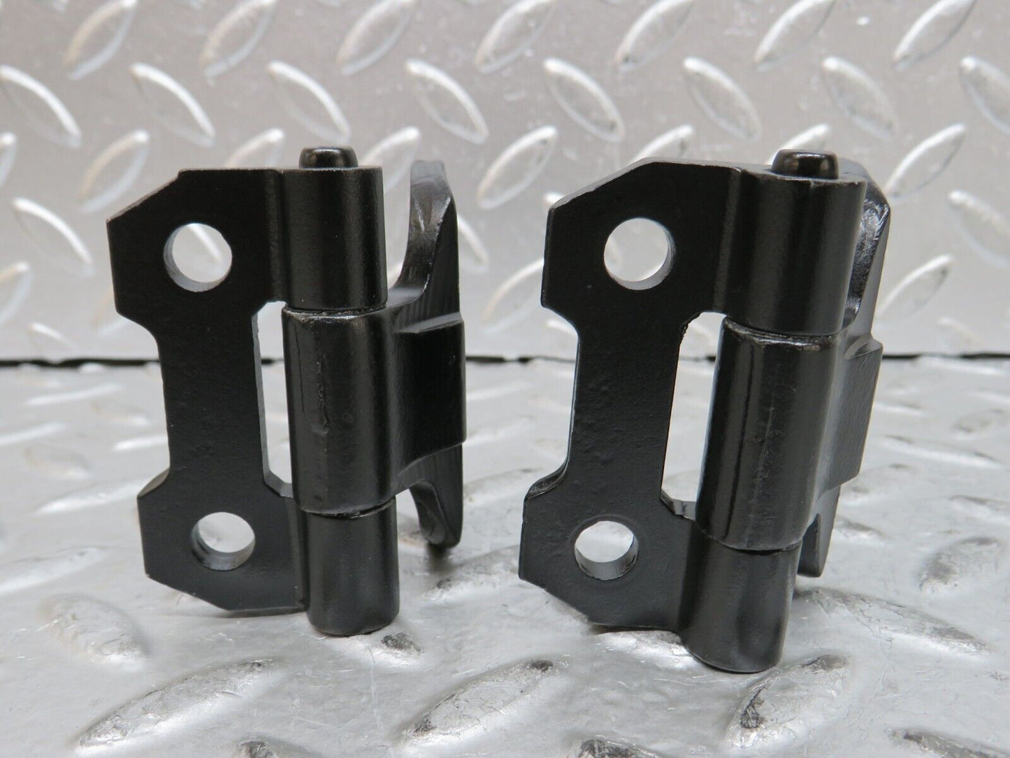 29132 Mercedes-Benz C124 320CE Coupe Left Door Hinge Pair