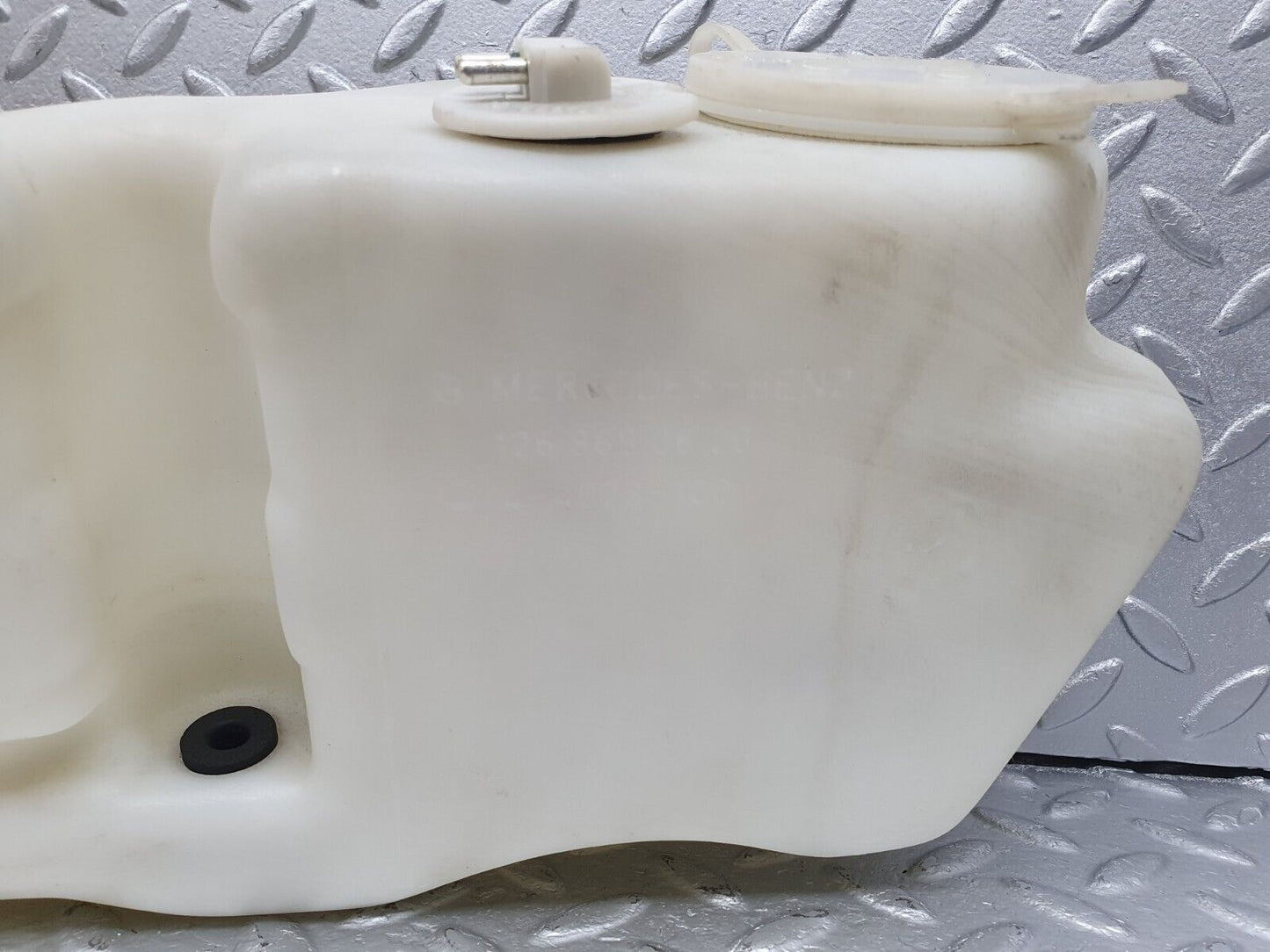 40993 Mercedes-Benz W126 300SE Windscreen Washer Fluid Reservoir 1268690620 1265401017 1248690072