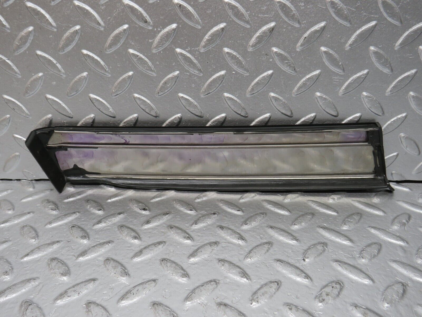 32295 Mercedes-Benz S124 300TE Wagon Front Right Fender Wing Lower Moulding Trim