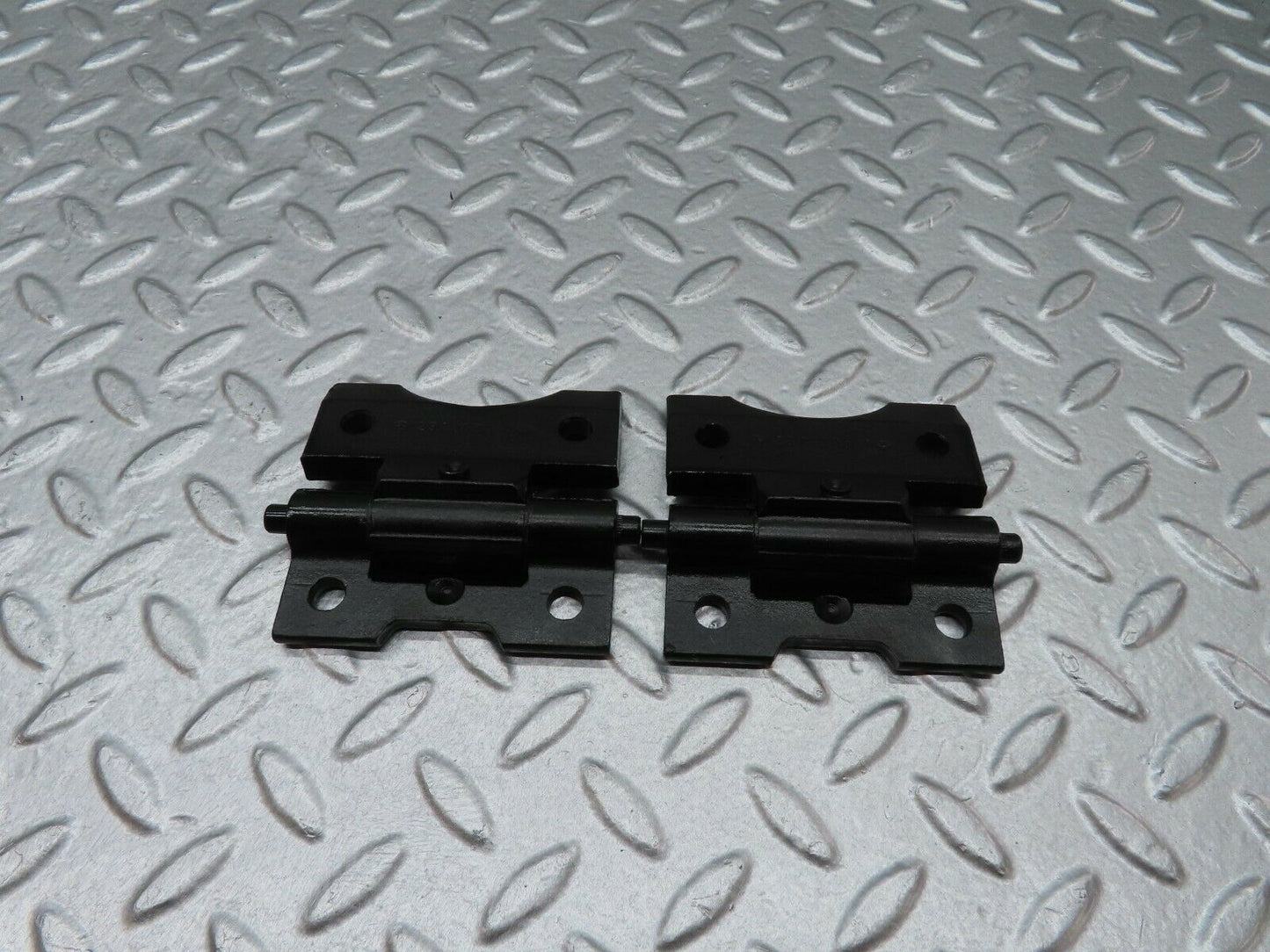17983 Mercedes-Benz W123 200 Door Hinges Pair 1237200037