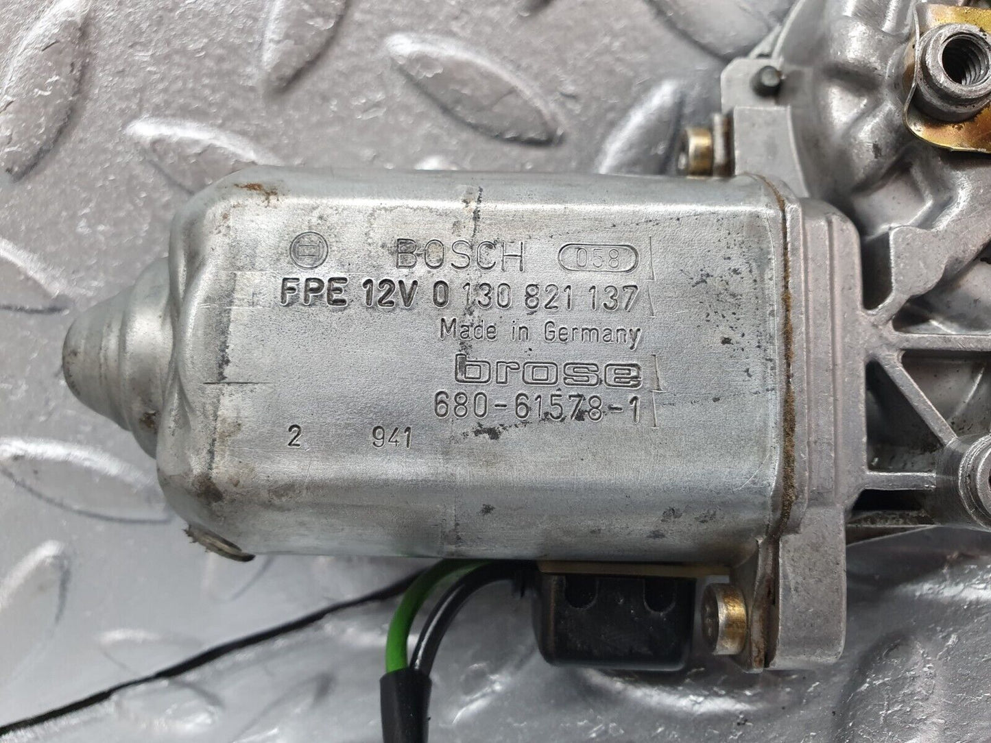 41492 Mercedes-Benz W124 200E Front Right Window Regulator Motor 0130821137
