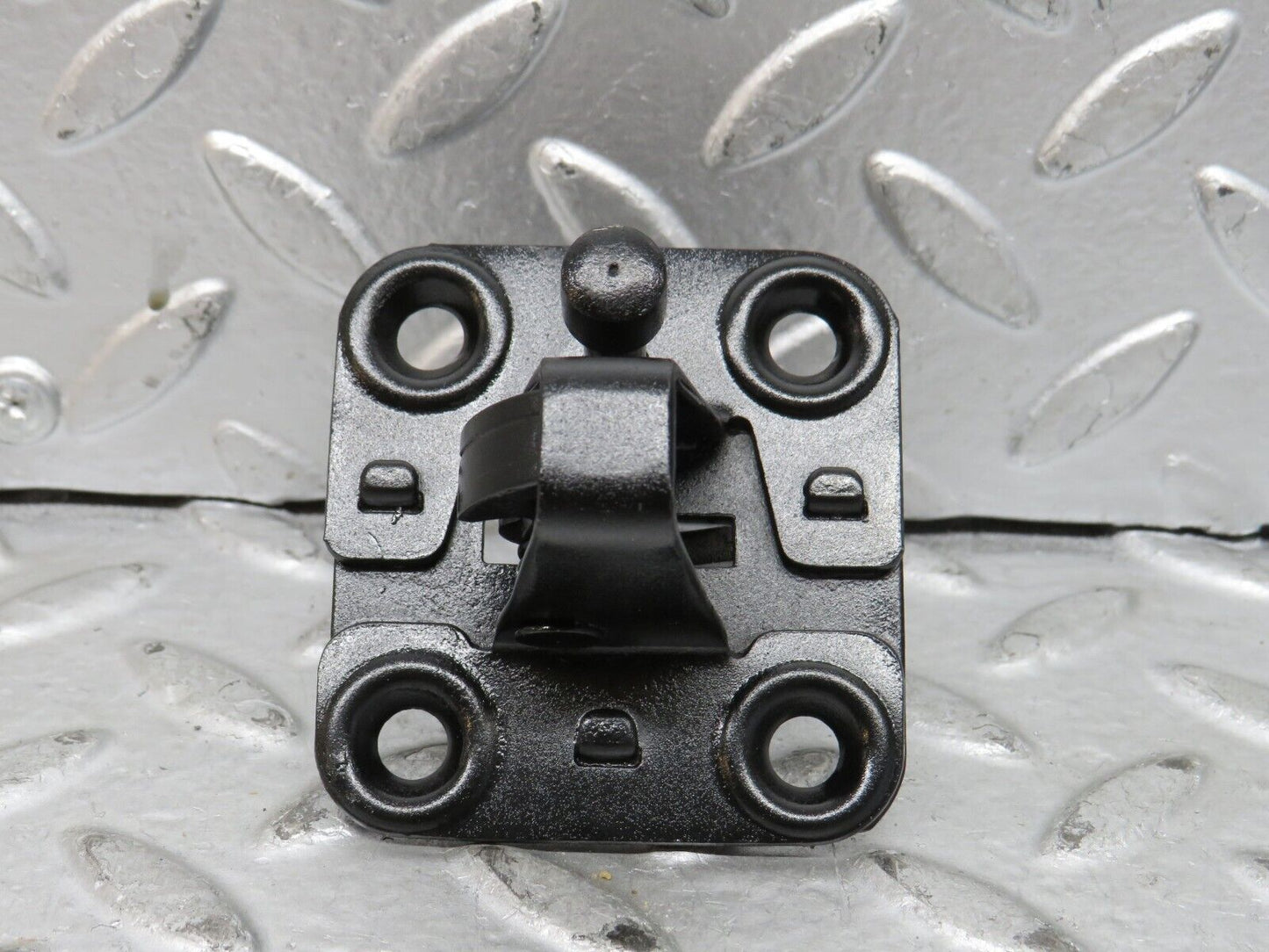 28375 Mercedes-Benz S123 240D Wagon Bonnet Lock Latch