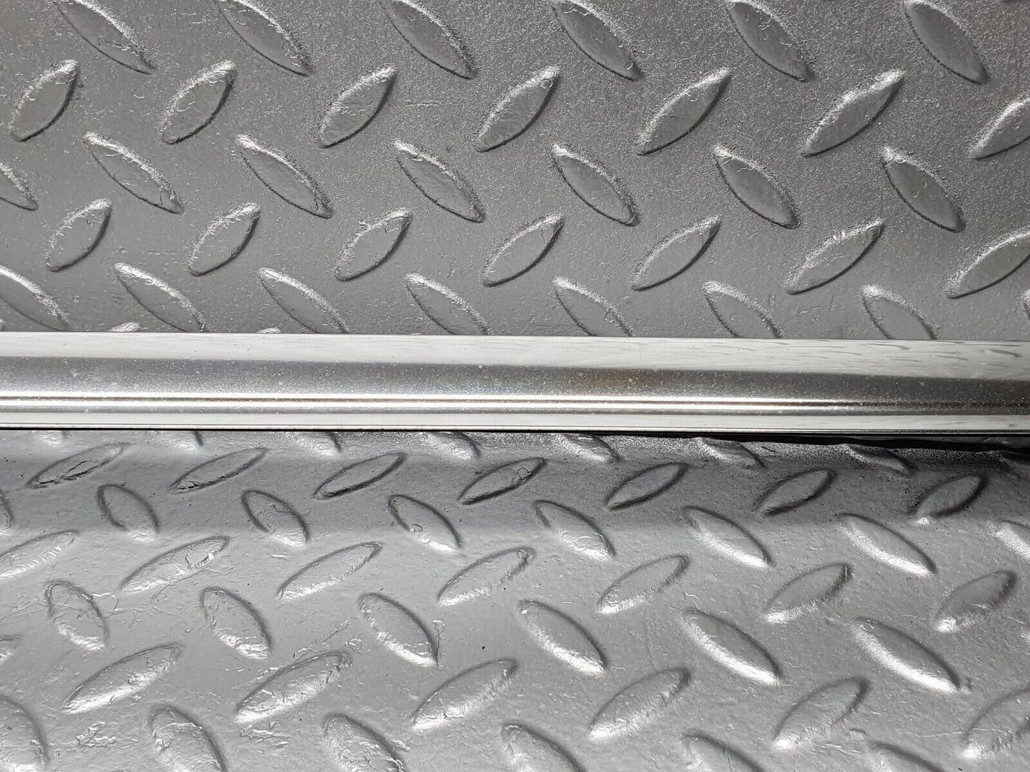 41296 Mercedes-Benz W126 300SE Front Windscreen Top Chrome Frame Trim