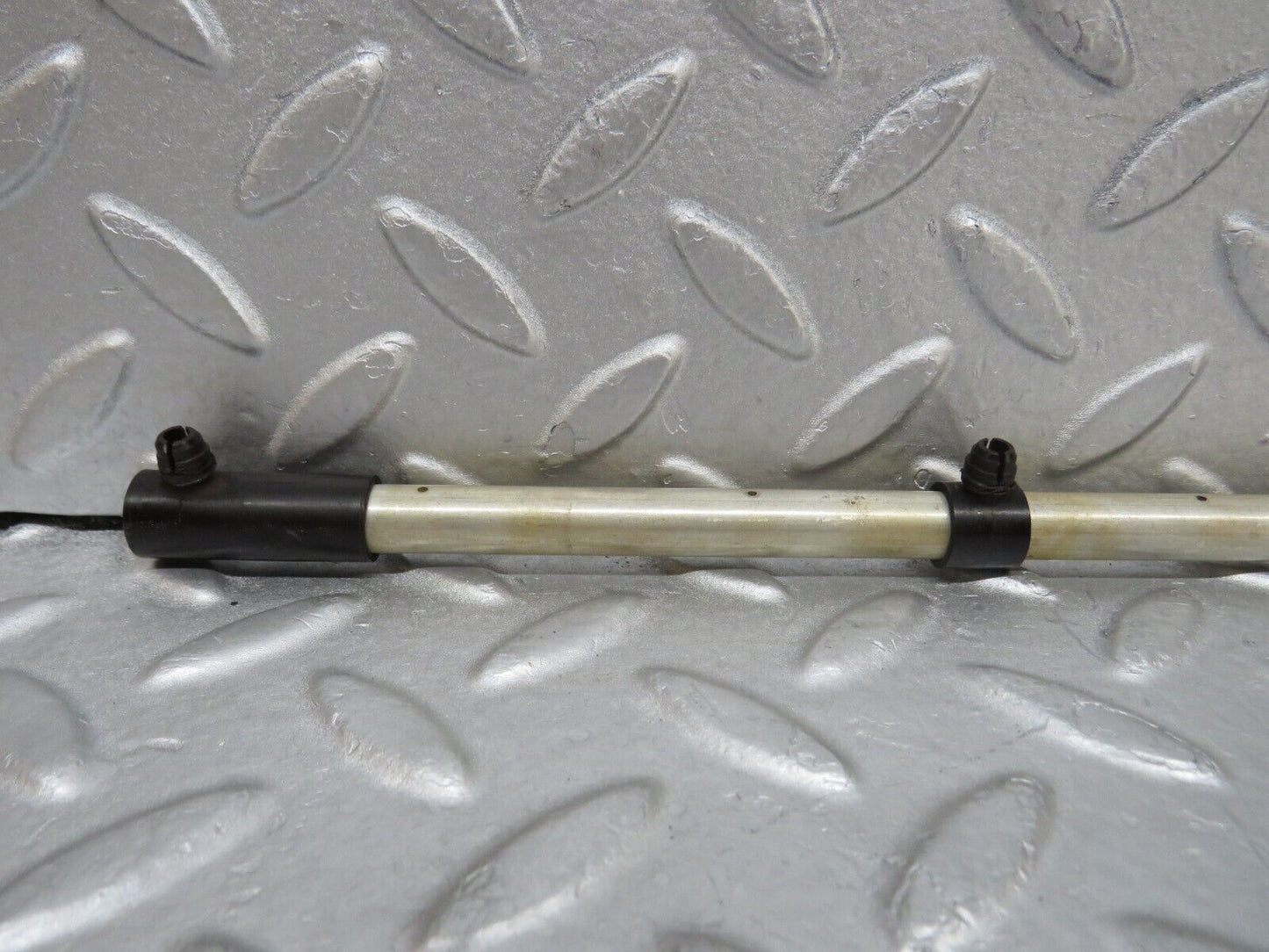 37141 Mercedes-Benz C126 420SEC Coupe Camshaft Oil Tube