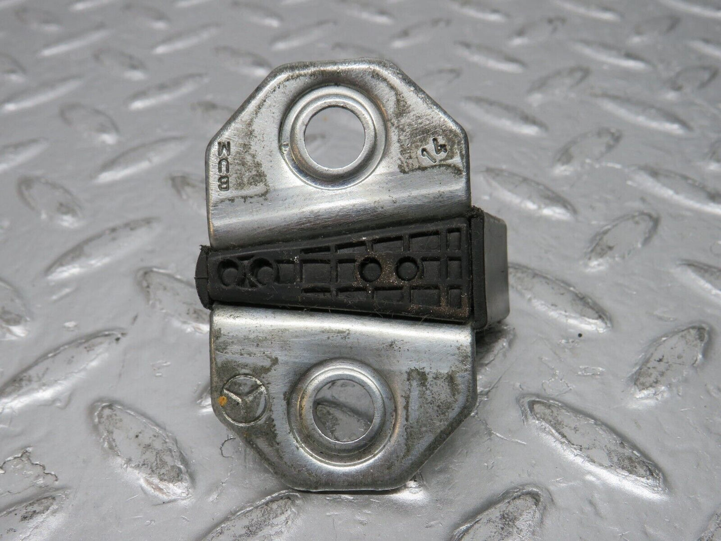 31458 Mercedes-Benz S124 220TE Wagon Door Lock Latch