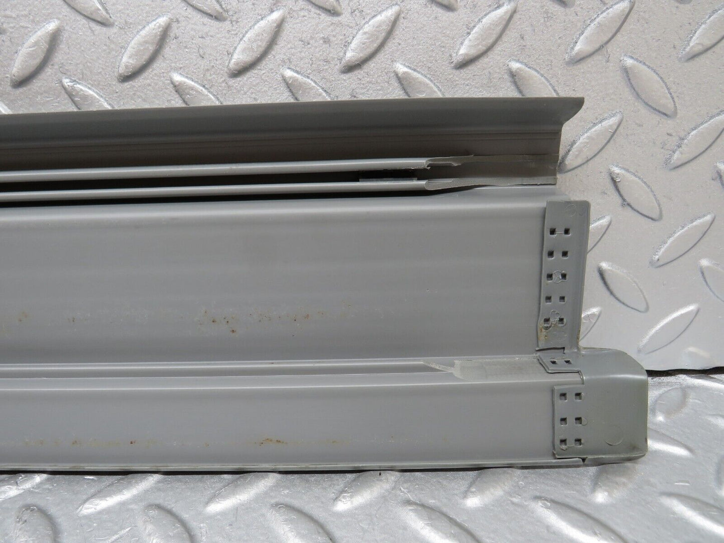 35989 Mercedes-Benz W126 420SE Front Right Door Sill Trim Grey