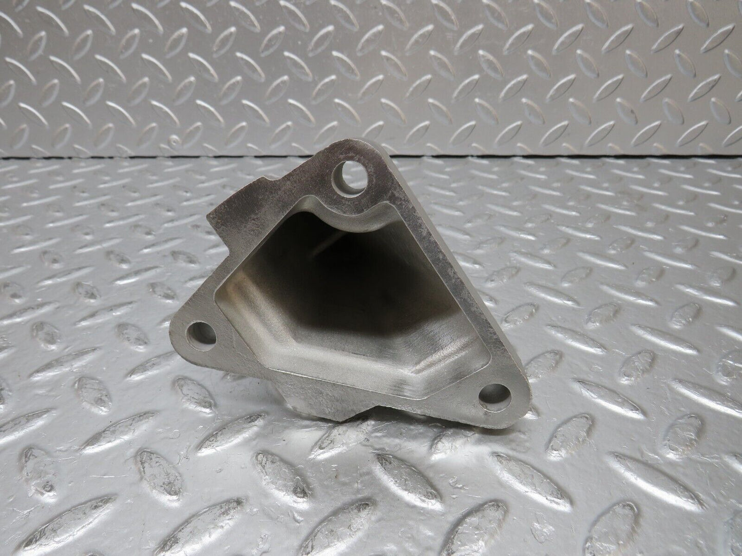31768 Mercedes-Benz W201 190LE 1.8L Engine Mount Bracket Right Side 1022236204