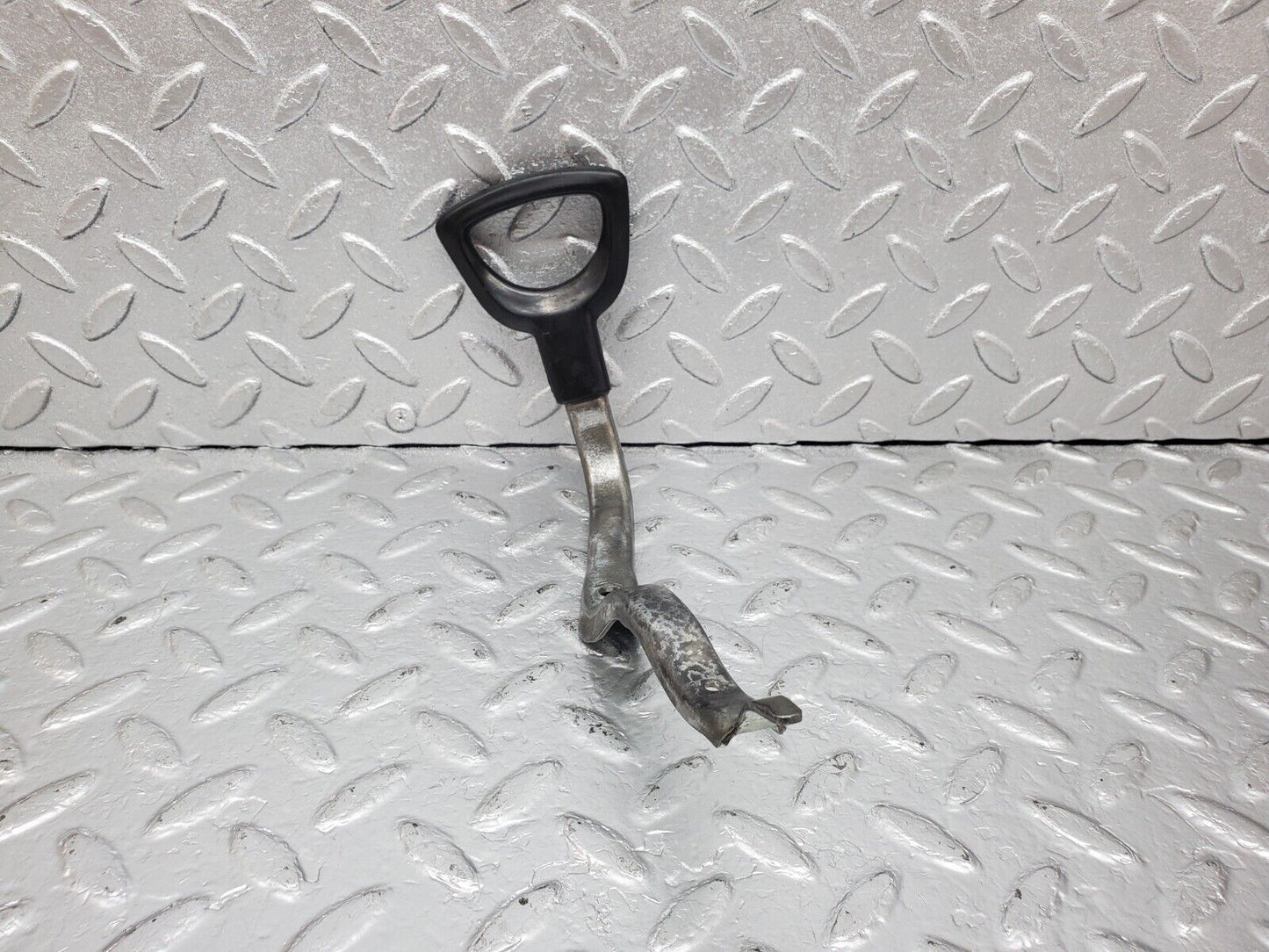44413 Mercedes-Benz W123 280E Front Right Seat Side Height Adjust Handle