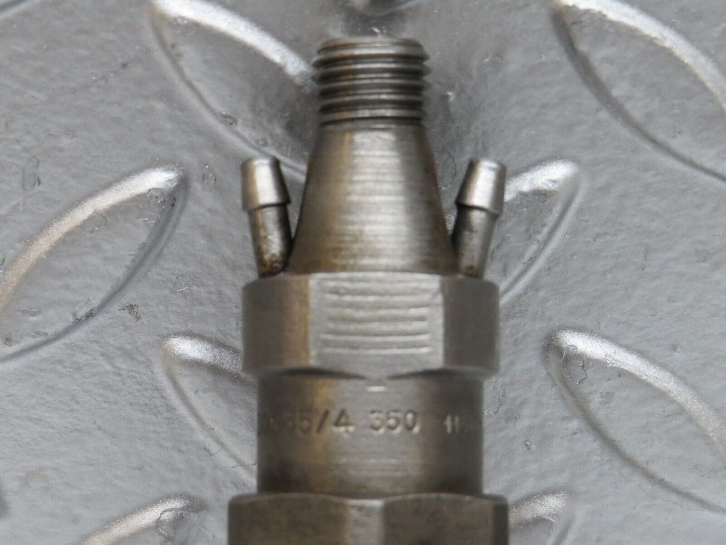28503 Mercedes-Benz S123 240D Wagon Fuel Injector Bosch KCA30S35/4