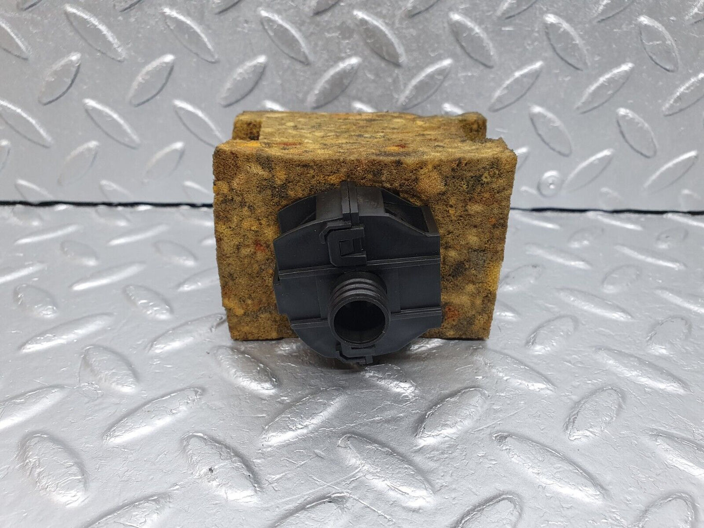 41670 Mercedes-Benz W124 200E Temperature Sensor Bosch 0008301908 0130002802