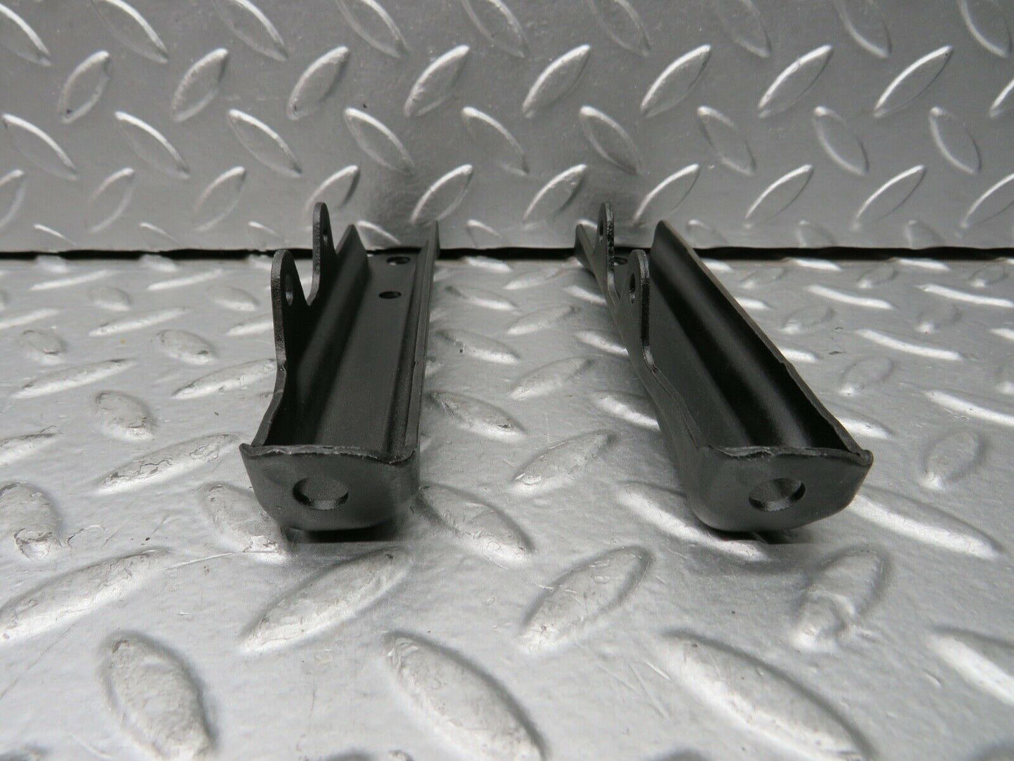 21895 Mercedes-Benz W126 300SE Air Intake Manifold Bracket