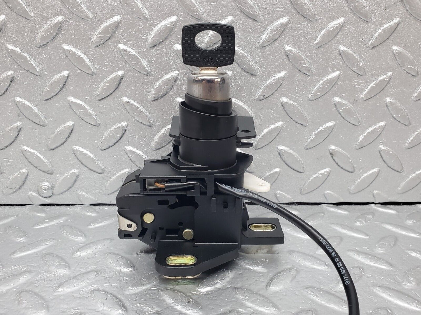 44802 Mercedes-Benz W124 220E Trunk Lock With Key 1248209610