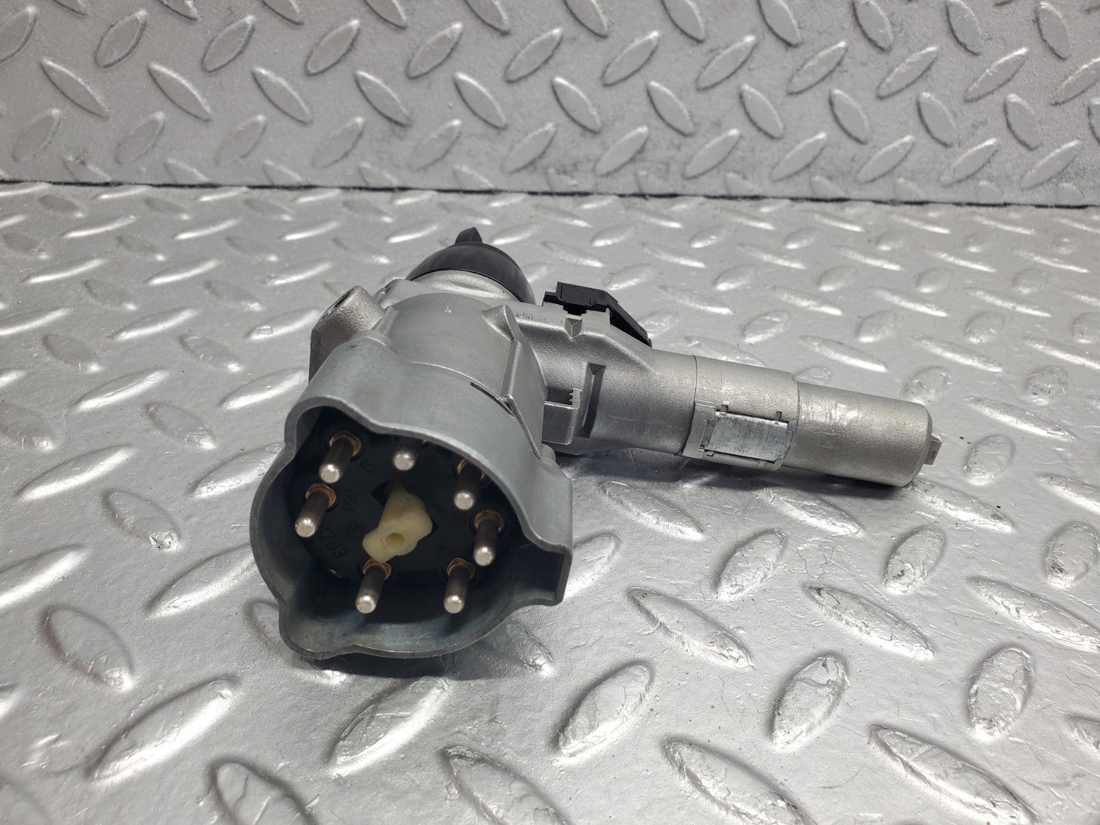 W124 Wagon steering lock ignition switch with key used OEM