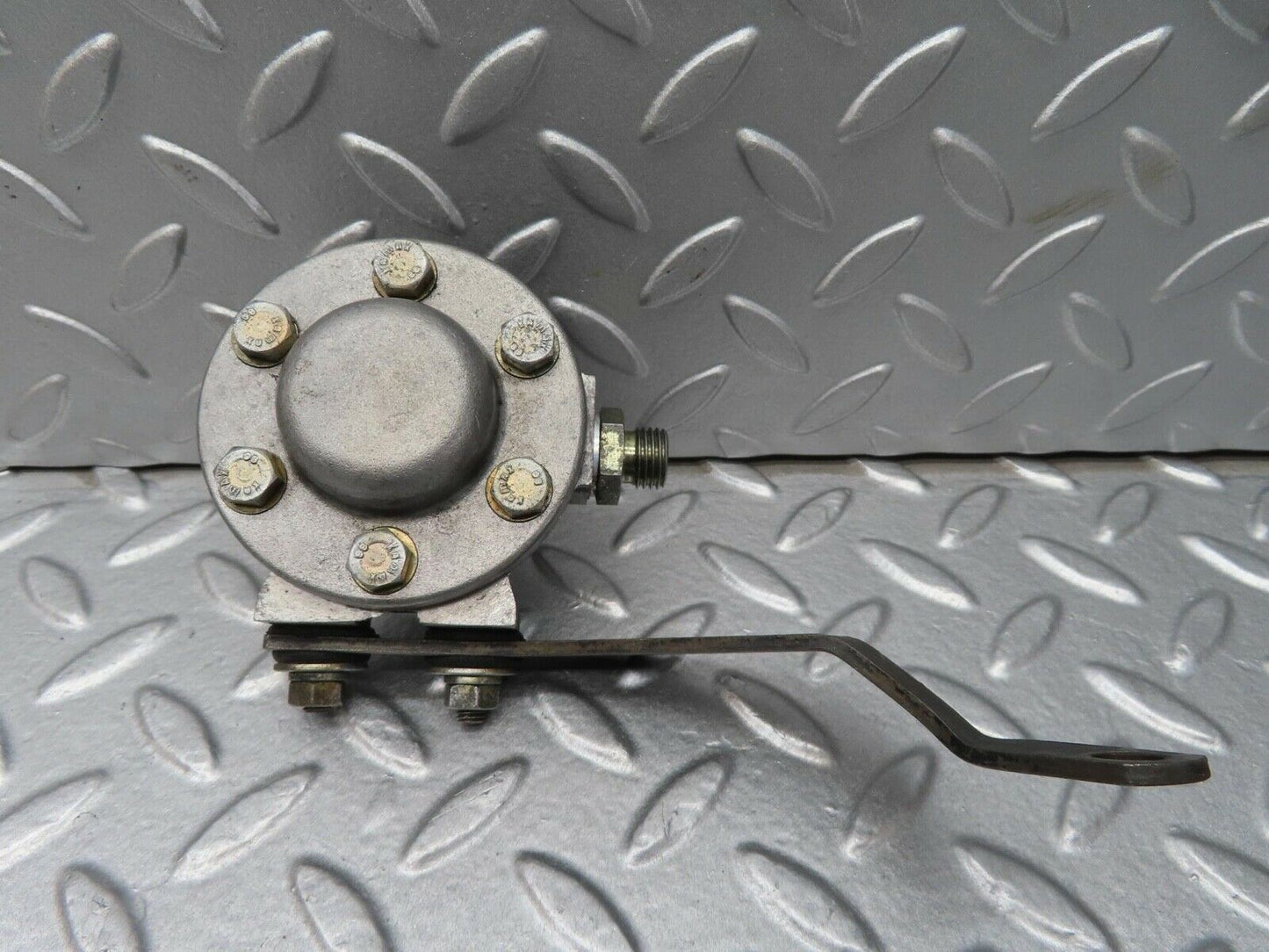 12812 Mercedes-Benz W111 220SE Oil Pressure Damper