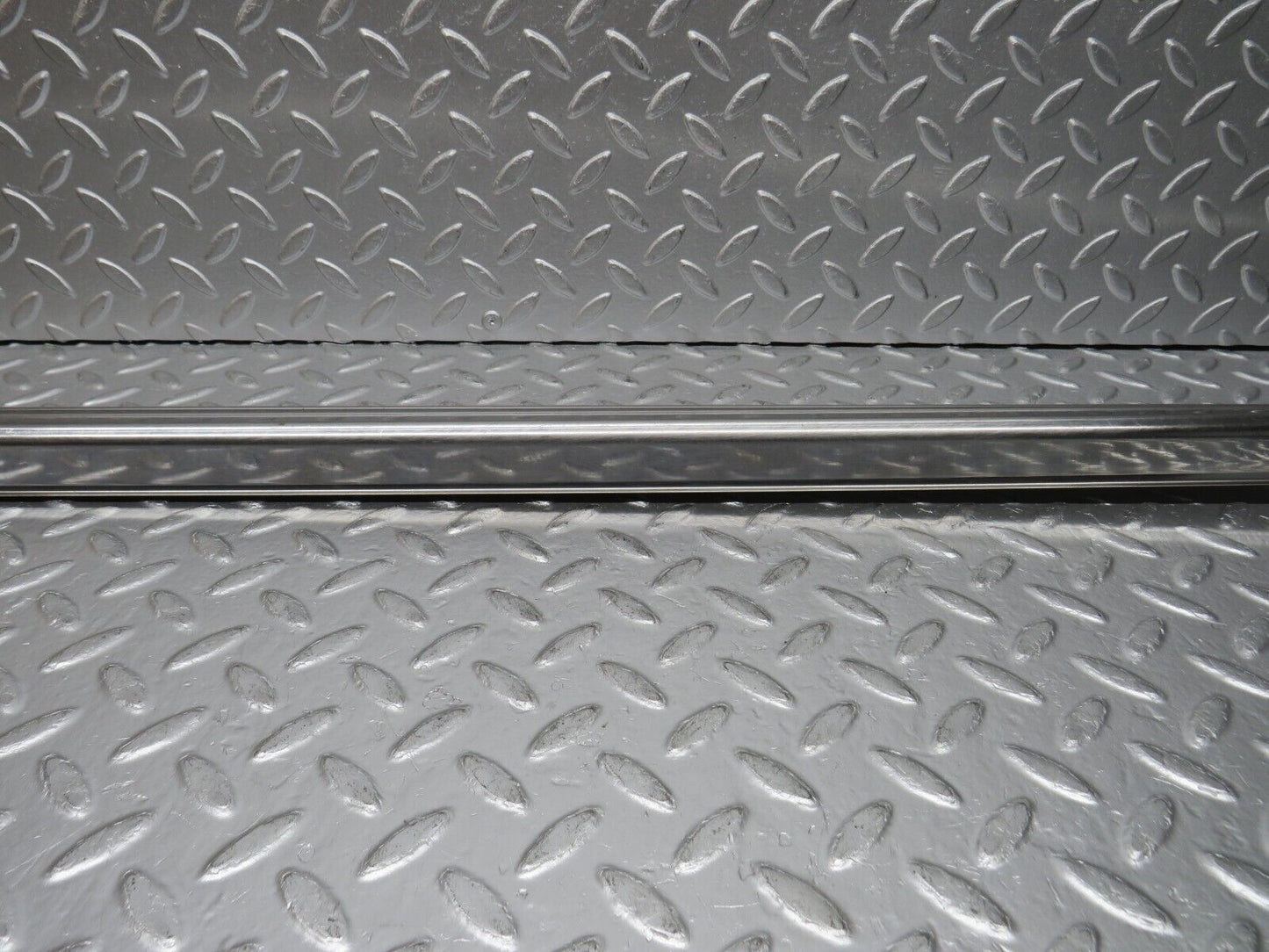 0844 Mercedes-Benz C107 350SLC Coupe Right Door Sill Chrome