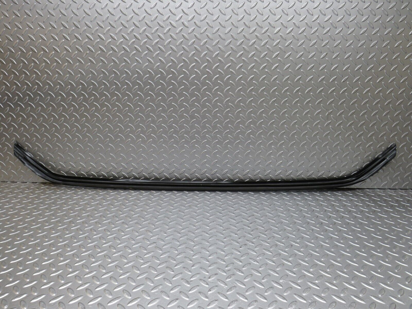 34223 Mercedes-Benz W124 260E Rear Windscreen Lower Rubber Seal