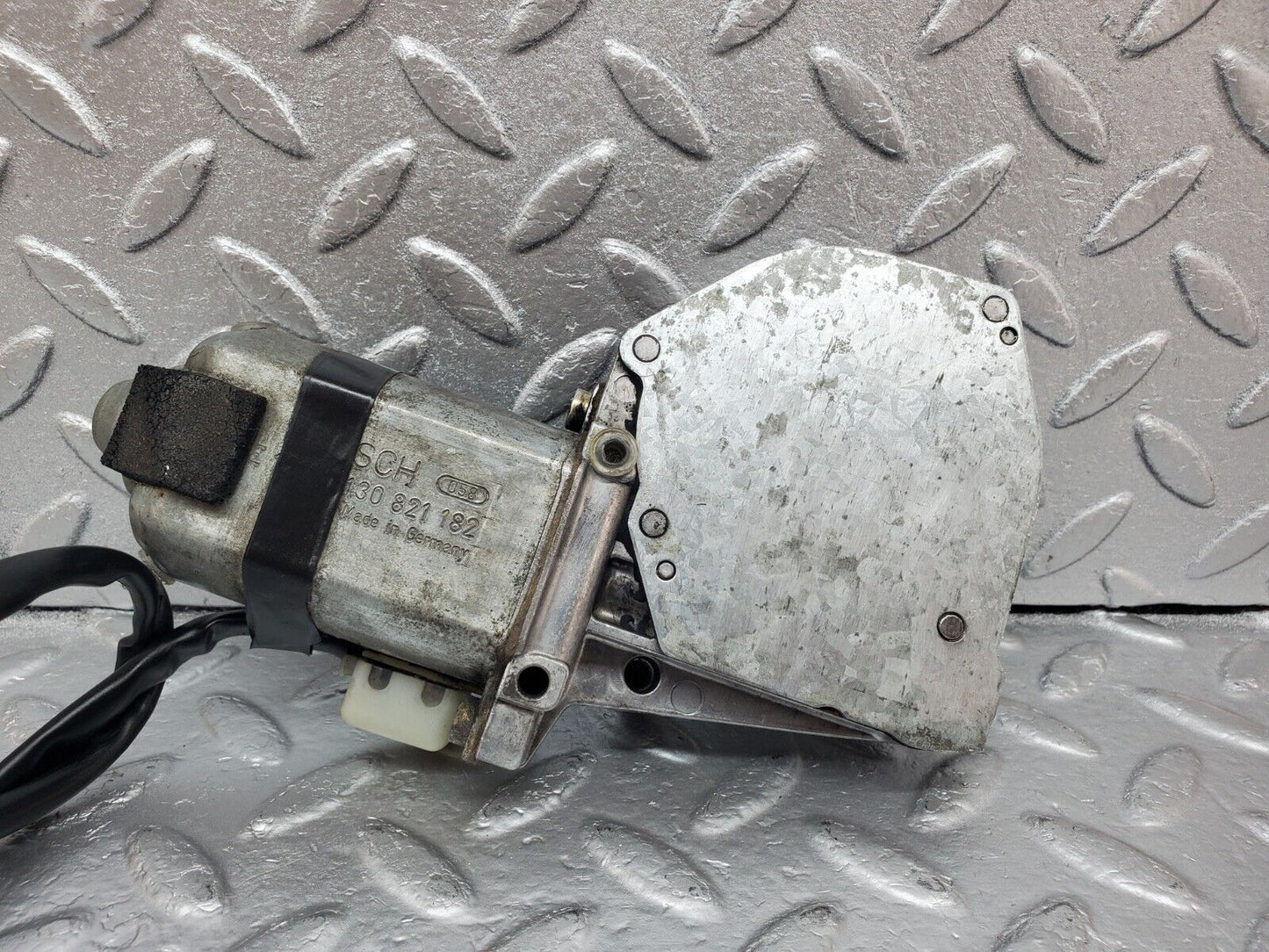 45760 Mercedes-Benz W126 420SE Front Right Window Regulator Motor 0130821182