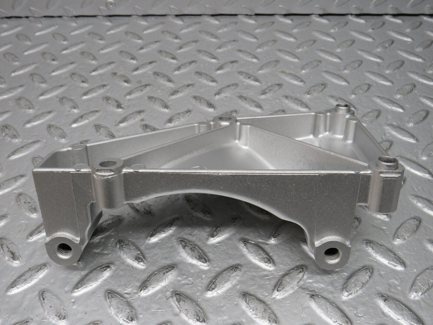 32663 Mercedes-Benz S124 300TE Wagon Alternator Generator Bracket 1031550435