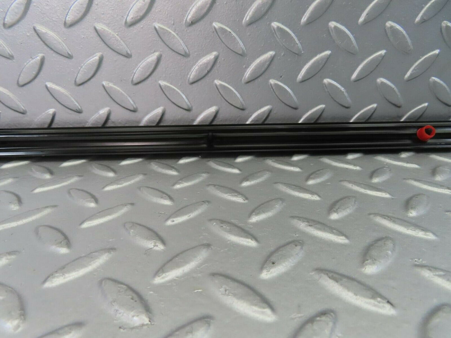 10257 Mercedes-Benz W123 Front Left Door Centre Moulding Trim