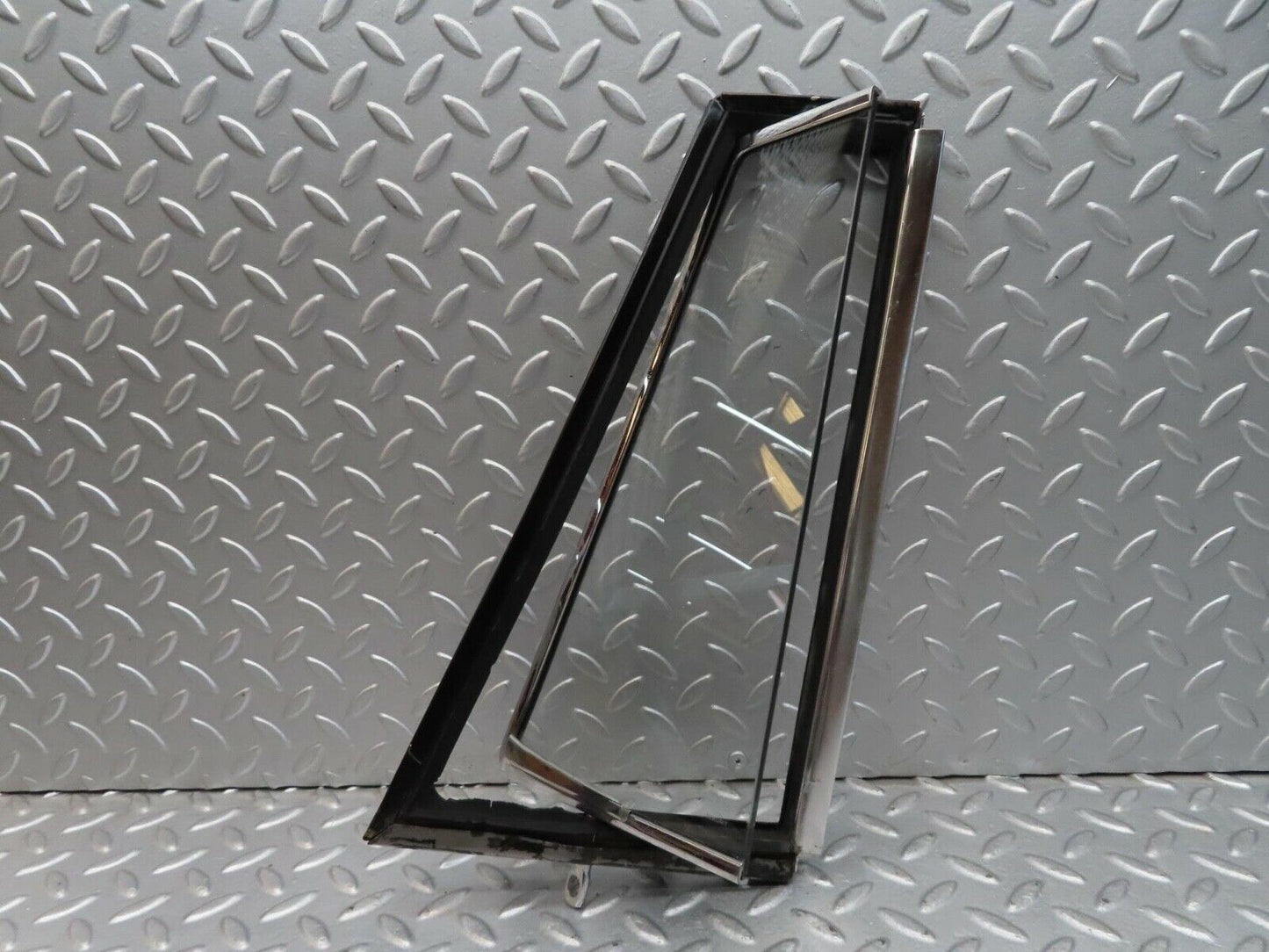 12650 Mercedes-Benz W111 220SE Front Left Quarter Window Glass