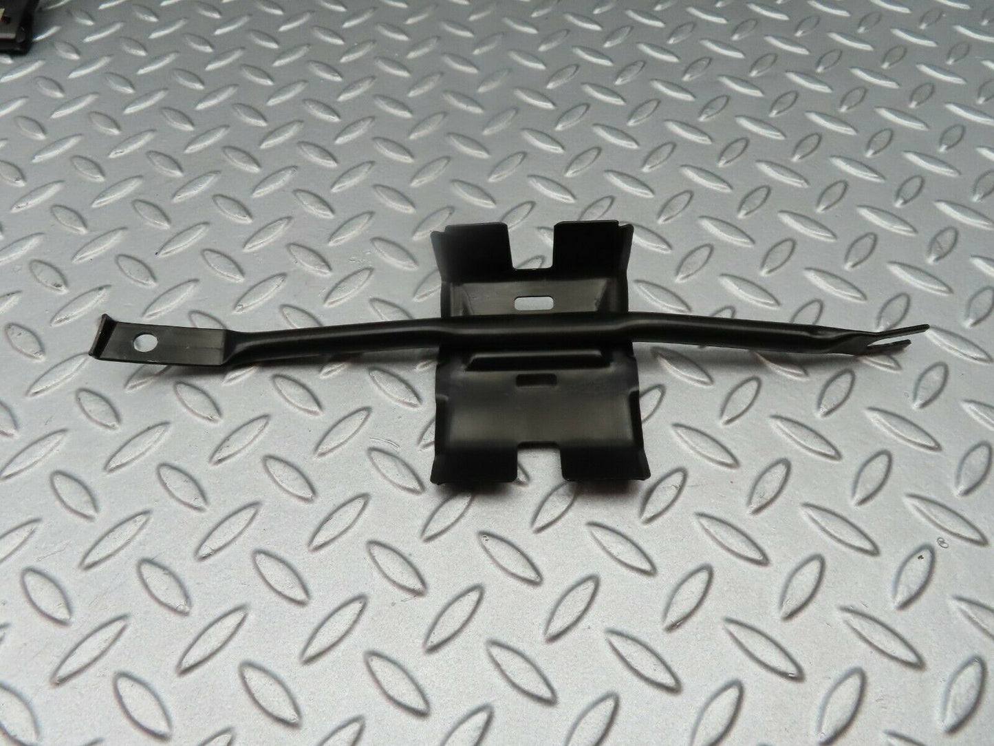 5364 Mercedes-Benz W124 230E Dashboard Bracket
