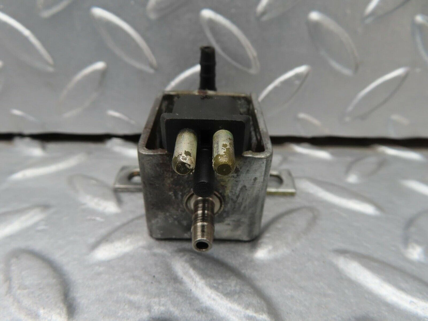16502 Mercedes-Benz W124 260E Vacuum Control Valve 0015408697
