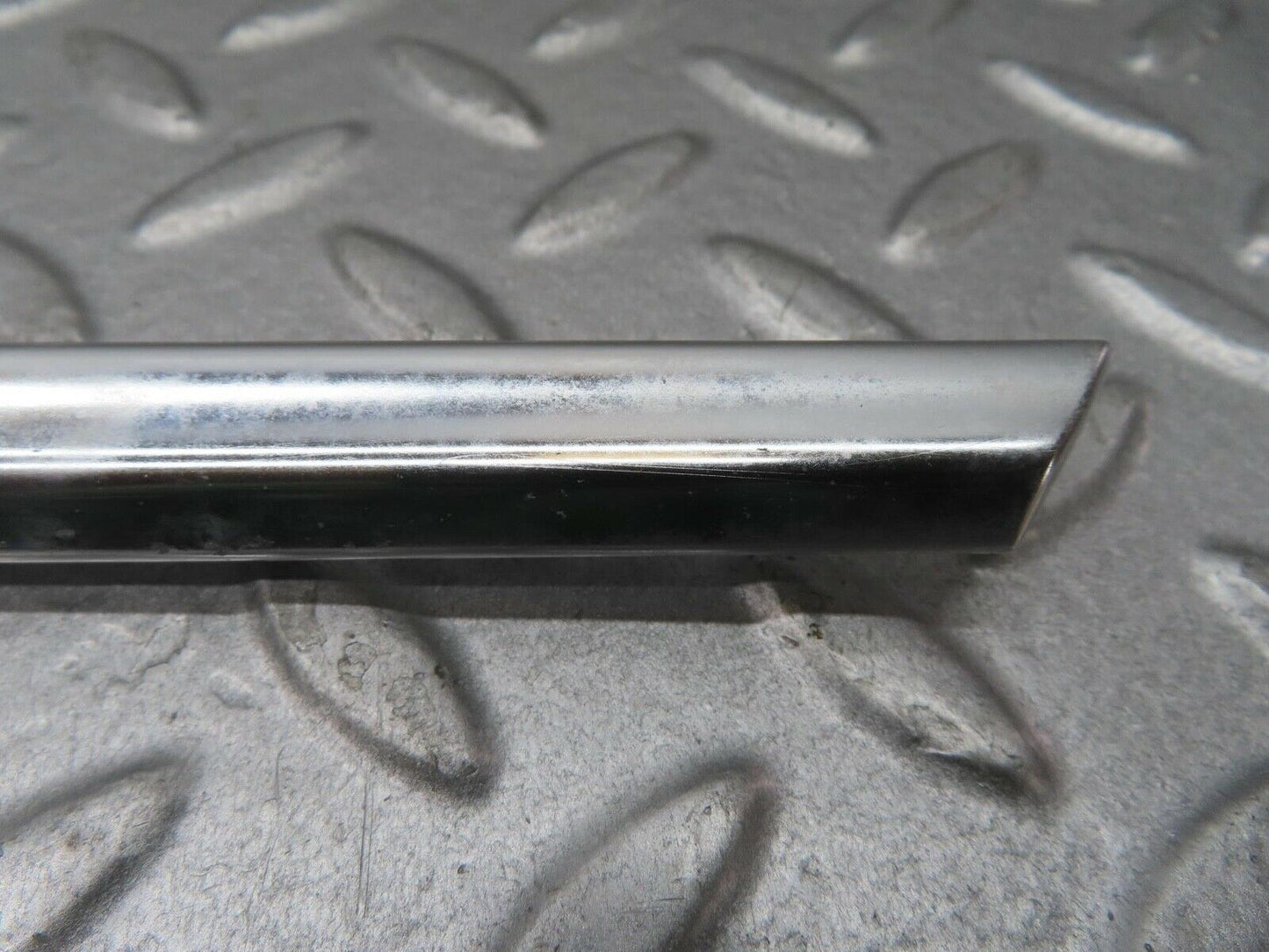 13600 Mercedes-Benz W123 200 Front Left Door Chrome Moulding Trim