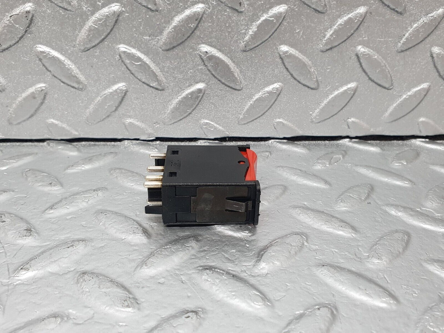 43656 Mercedes-Benz C126 380SEC Coupe Hazard Warning Light Switch 0008209010