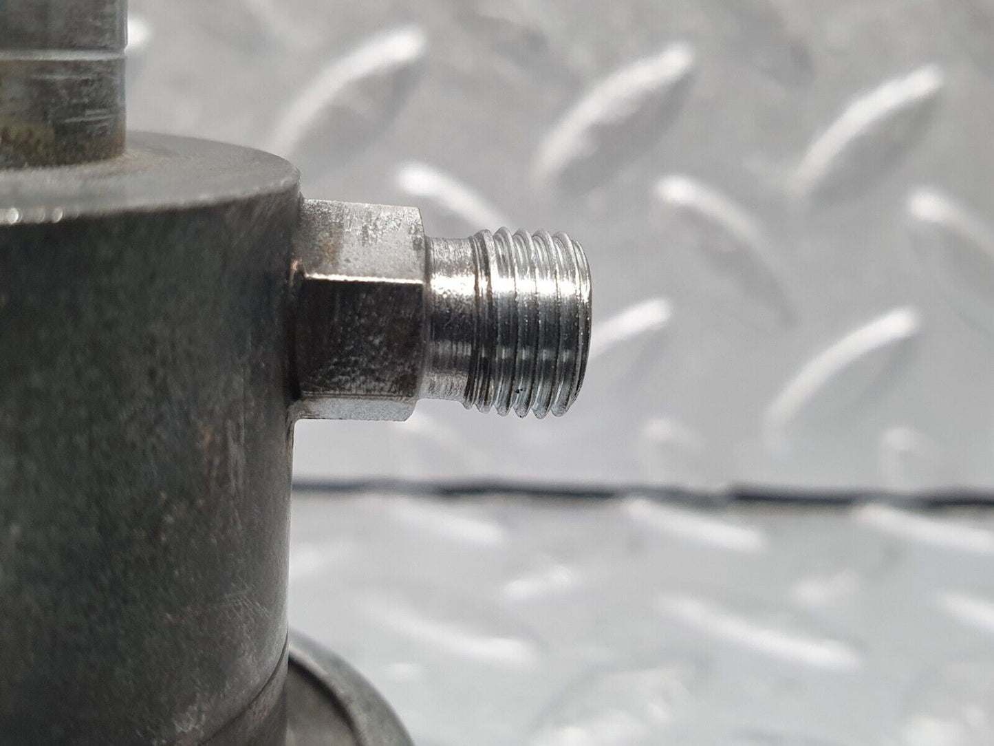 40963 Mercedes-Benz W126 300SE Fuel Pressure Regulator Bosch 0438161001