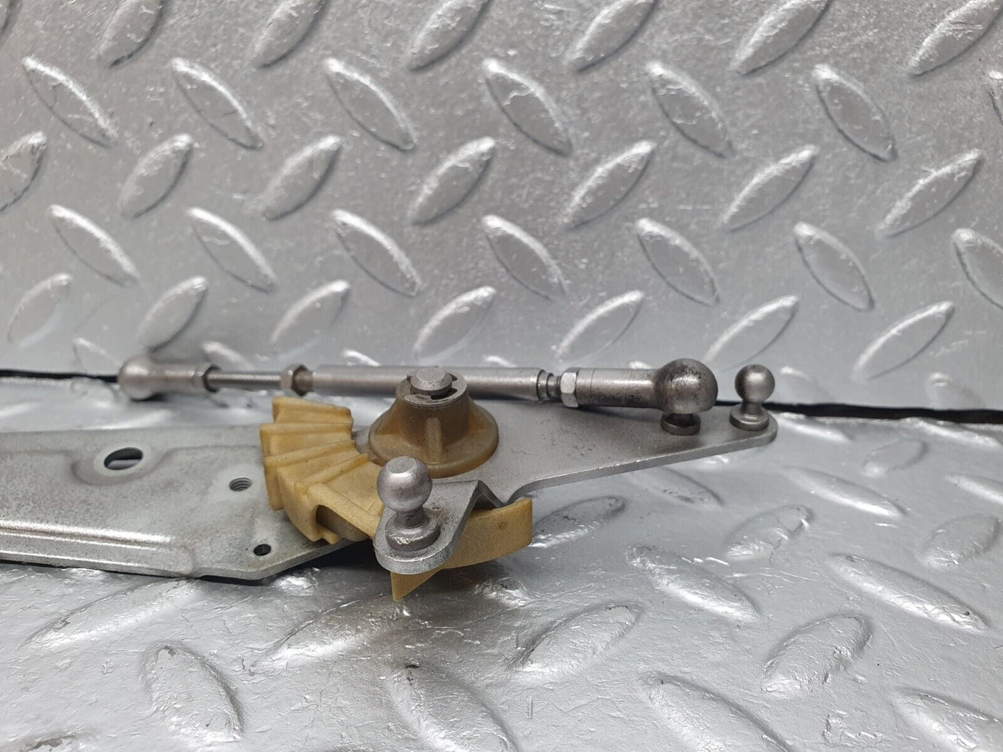 40746 Mercedes-Benz W123 300D Throttle Linkage