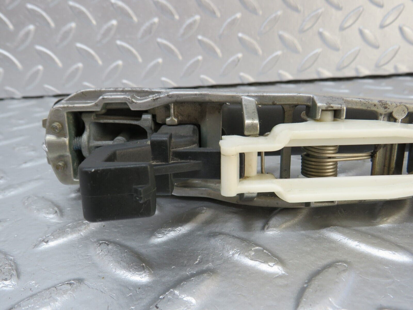 33911 Mercedes-Benz W124 260E Rear Left Exterior Door Handle