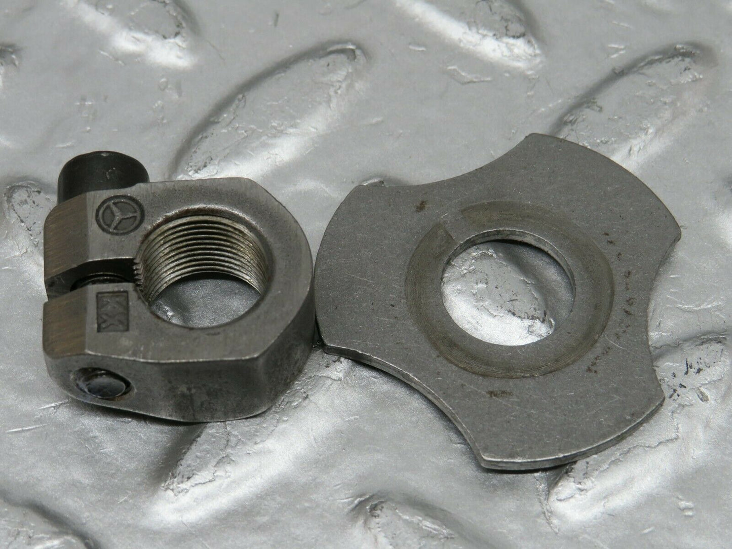 24419 Mercedes-Benz S124 220TE Wagon Wheel Hub Locking Cap