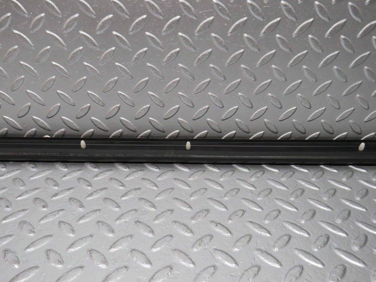 32590 Mercedes-Benz S124 300TE Wagon Door Lower Sealing Rubber Trim Right