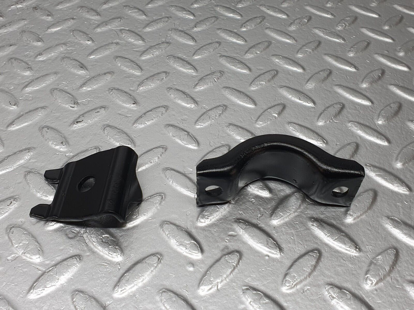 41593 Mercedes-Benz W124 200E Anti Roll Bar Holder Bracket Front Right