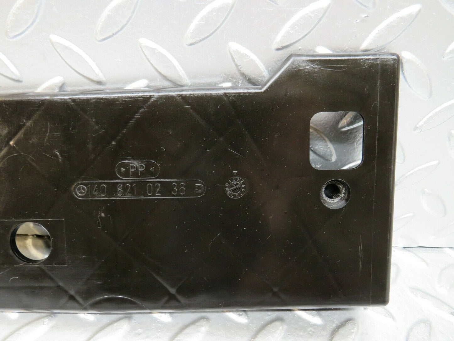 24613 Mercedes-Benz W140 S320 Cable Channel Cover Rear Right 1408210236