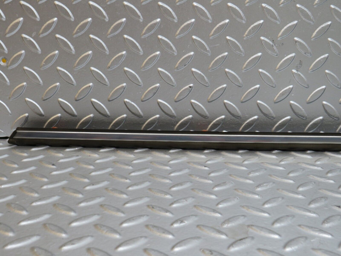 28233 Mercedes-Benz S123 240D Wagon Front Right Fender Wing Centre Moulding Trim