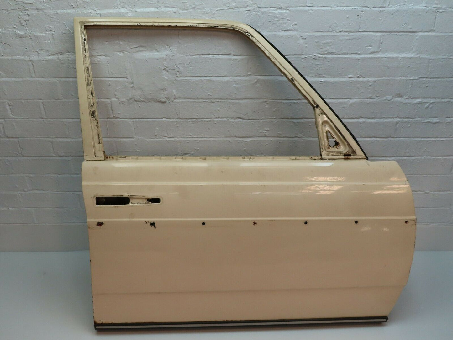 4079 Mercedes-Benz S123 200T Wagon Front Right Door With Lower Trim
