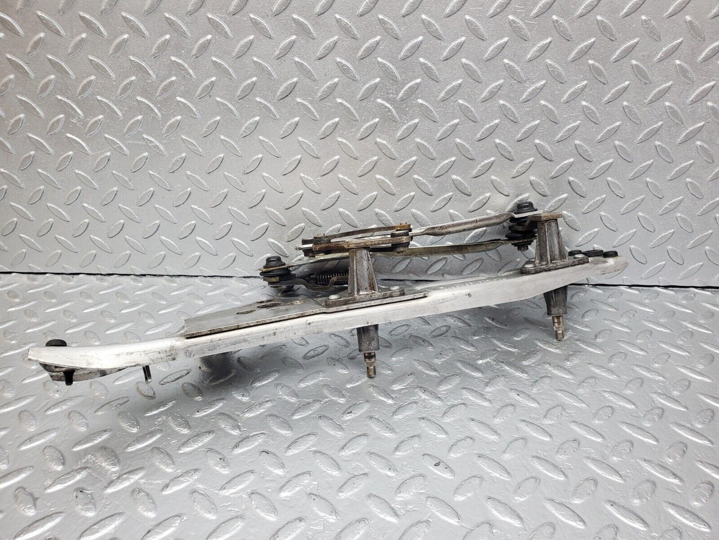 45819 Mercedes-Benz W126 420SE Windscreen Wiper Mechanism Linkage 1268206042