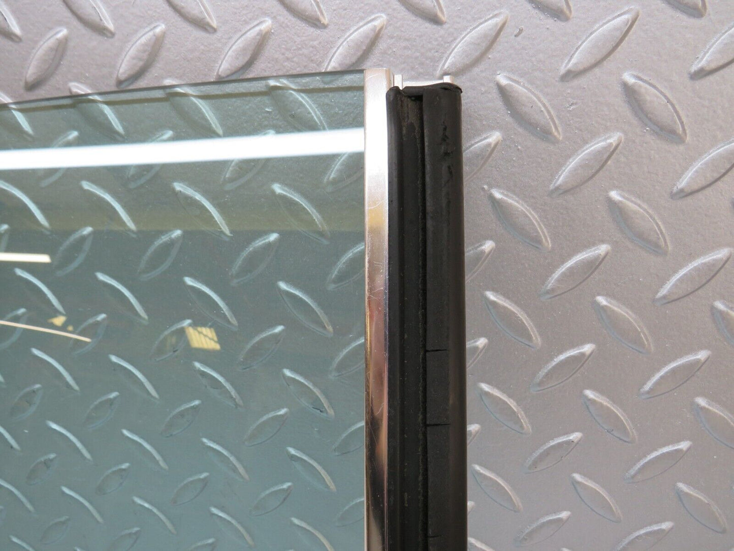 34412 Mercedes-Benz C126 380SEC Coupe Rear Right Window Glass