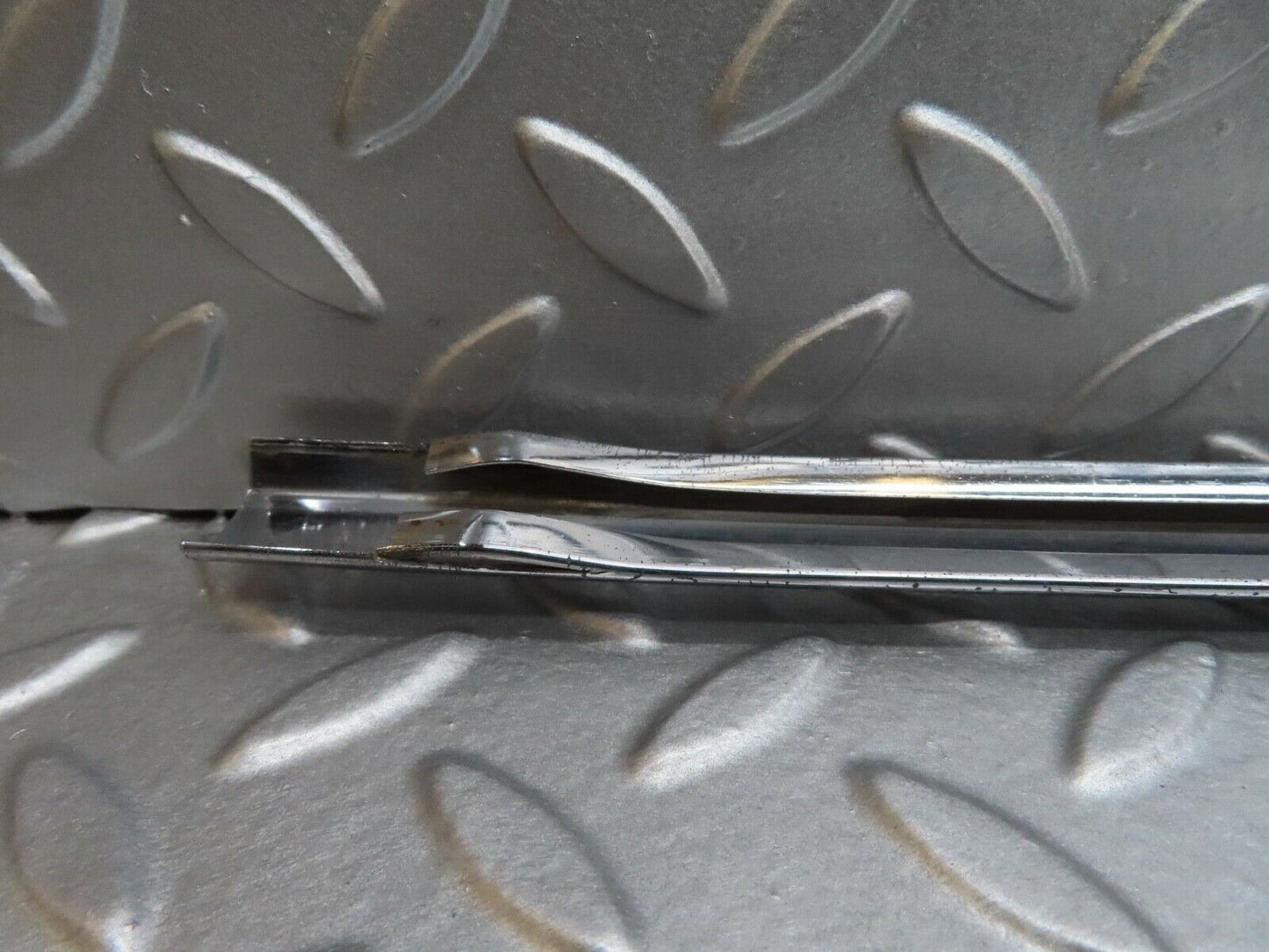 12702 Mercedes-Benz W111 220SE Rear Right Top Fender Wing Chrome Trim