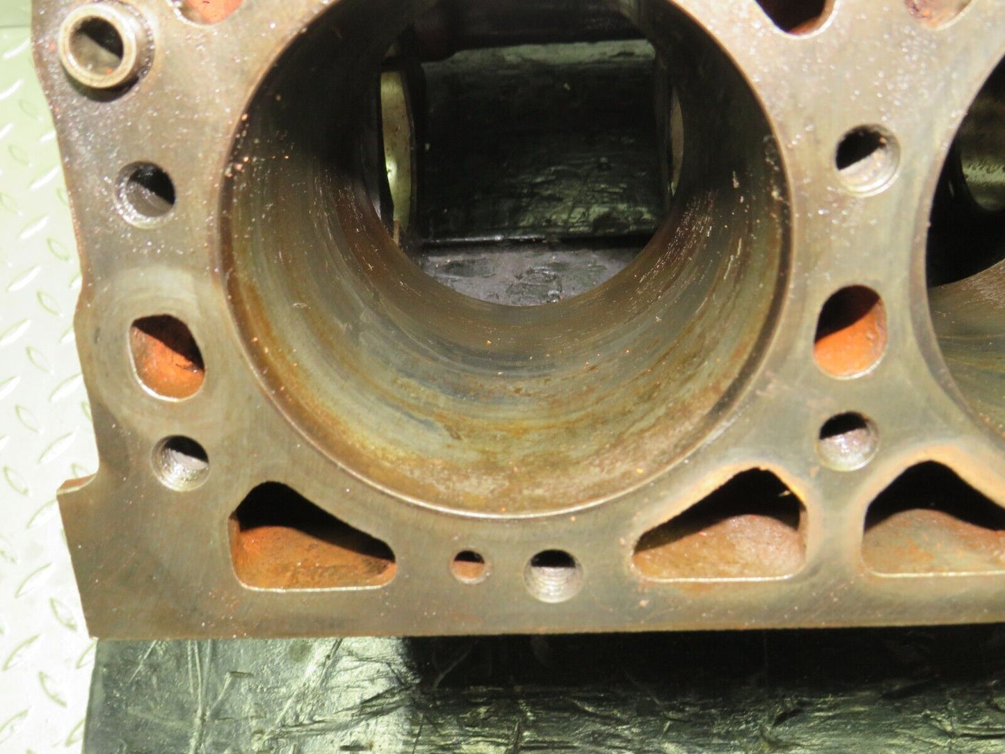 32967 Mercedes-Benz C107 R107 450 V8 Engine Block M116.982 1160110601
